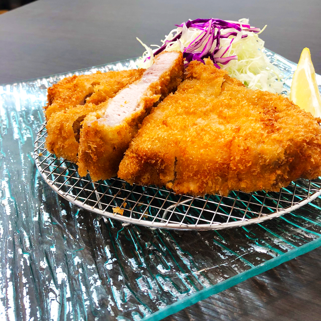 店内メニューのとんかつ